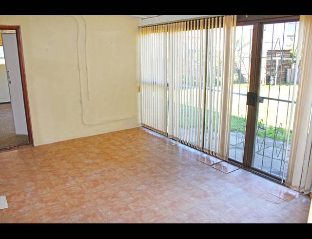 2 BEDROOM HOUSE FOR SALE IN KLEINMOND CENTRAL